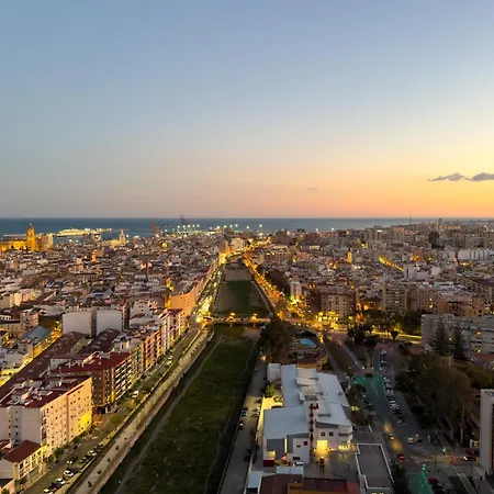 Urban Sky Tower 2 Center Apartment Malaga